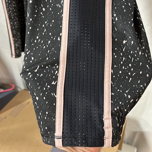 LL19  EUC Lululemon joggers size 12.
LL19 - Picture 2 of 9